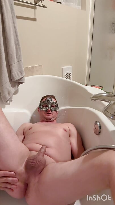 마키트하펜은 워터 제트를 사용하여 후장을 청소합니다.