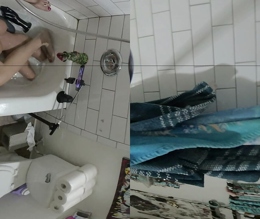 Lizzy Yum VR October 2026 Bathing Masturbation Dilating