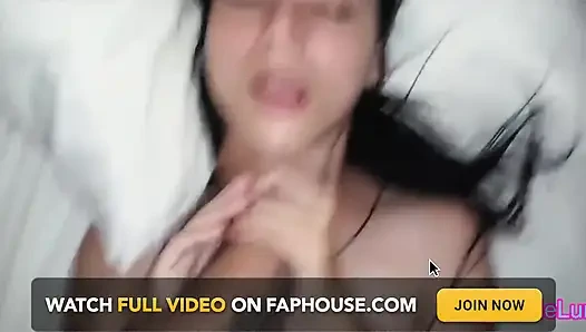 Beyaz, sıska, ateşli kız erkek arkadaşının büyük yarağını inliyor! (Gabbaie Luna)