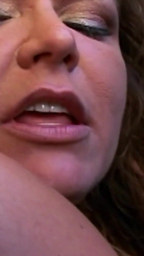 The unattractive blonde MILF engages in intimate acts with her attractive face and her moist cunt. | Clip 1