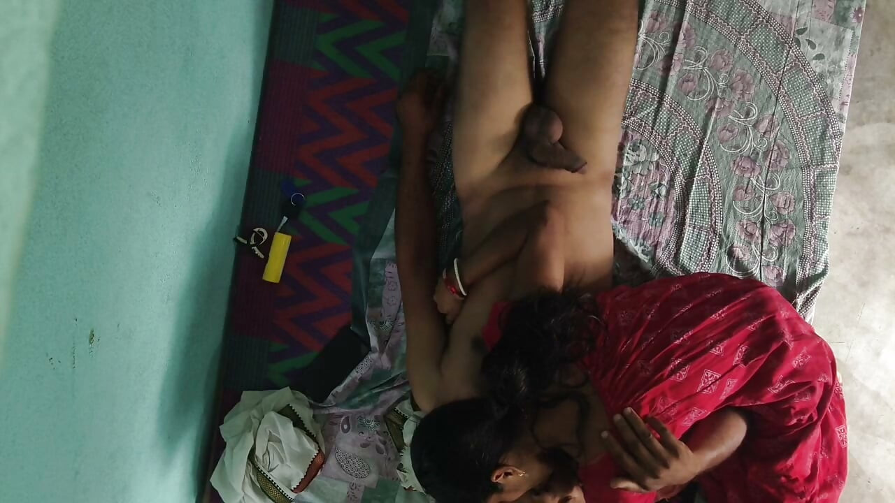 Massagista gostosa a foder com o meio-irmão