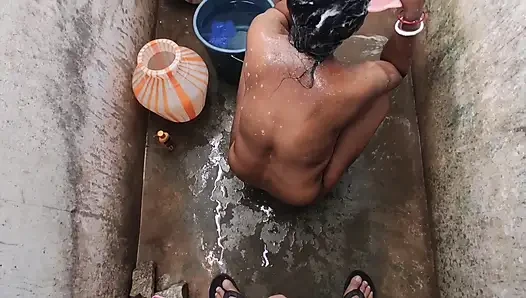 Istri temanku ngentot di kamar mandi. Seks tante desa desy