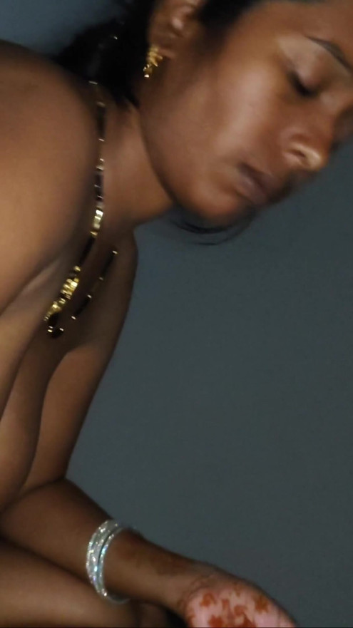 bhabhi aapne Bhai ke land se pani gira di - stepsister masturbating stepbrother cook - hot bhabhi boobs touching little stepbrother. | Clip 1
