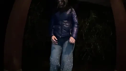 Deve toynağı sürtüyor ve yüzünü sikiyor - büyük memeler, sakso ve 31 talimatı enerji