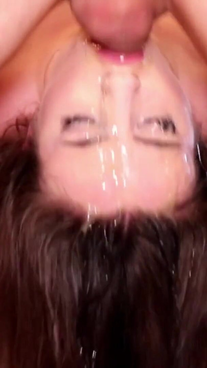 Tinejdžerka iz susedstva je jebena kurva - masivno svršavanje po faci | Klip 1