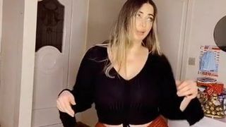 Сексуальное марокканское Sarah трахается с телом32