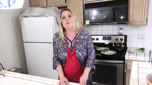 Milking stepson in the kitchen before his date