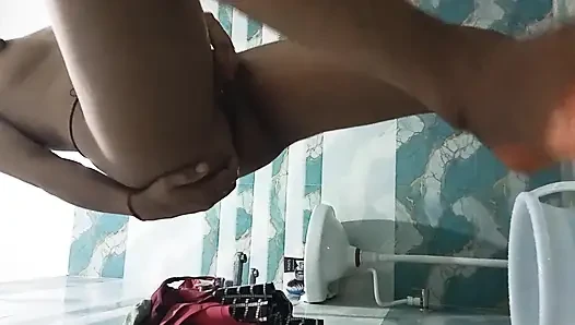 Wow..... Ada yang mau ngentot aku? Aku kesepian dan bosan. Seseorang tolong setubuhi aku.