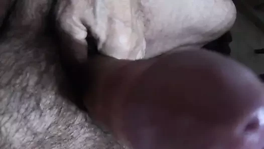 Pija de un maduro que la pone muy profundo y duro