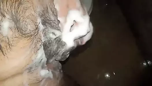 Barmen büyük göğüsleri görünce ve sahibini delerken çok canlı hissediyor