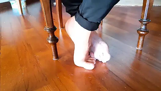 Selena'nın ayakları pareo'da poz ve seks oyunları