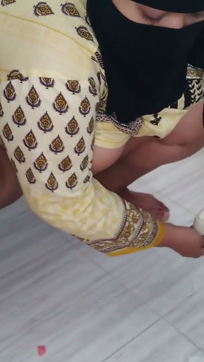 Mosi ko bathroom mana Jabardast chudai jab vah daravaza kholakar peshab kar rahe the | Bölüm 1