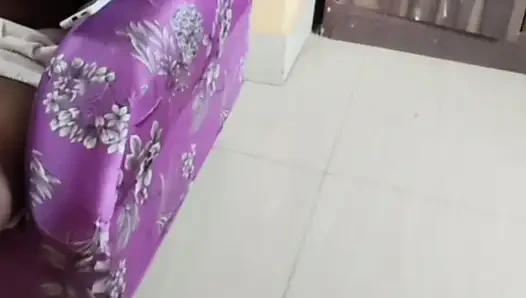 Bölüm 2. Genç oğlan odada hizmetçisiyle sikişiyor