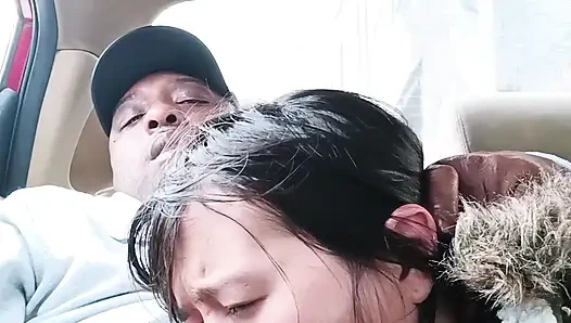 Азиатская уличная проститутка делает минет в машине - Рискованно у дороги, глубокая глотка и глотание и милфа