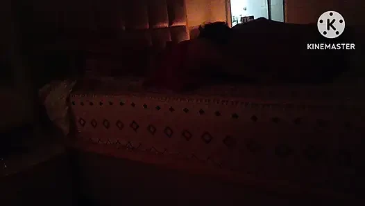 Новобрачные бхабхи с другим мужчиной в спальне