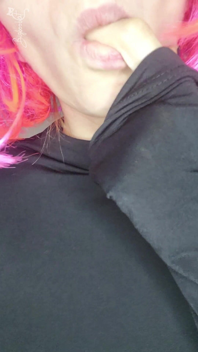 Saboreie meu desejo com minha máscara de gatinha e peitões