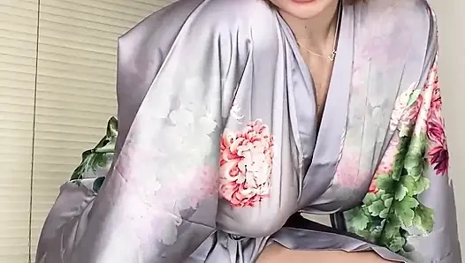 Paige memergokimu di kamarnya mengendus celana dalamnya