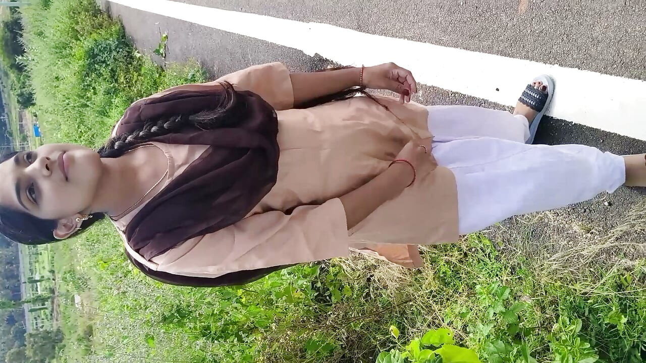 האחות החורגת ההודית החמה עם הכוס הצמודה והשמנת נאנחת בהנאה אורגזמה שמנת בסקס