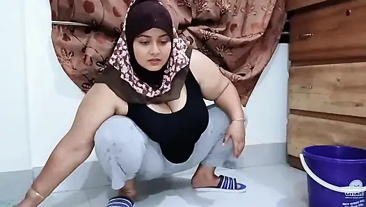 Saya sedang bekerja, bos saya bertanya tentang saya, dia akan meningkatkan gaji saya dari bulan depan.