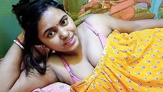 Индийская деревня Секс видео, индийская девушка давит на большие сиськи ее сводным братом в деревне на улице