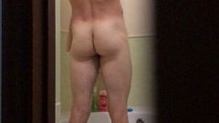 Hot Daddy in the shower. Peeping Tom. Juicy straight ass