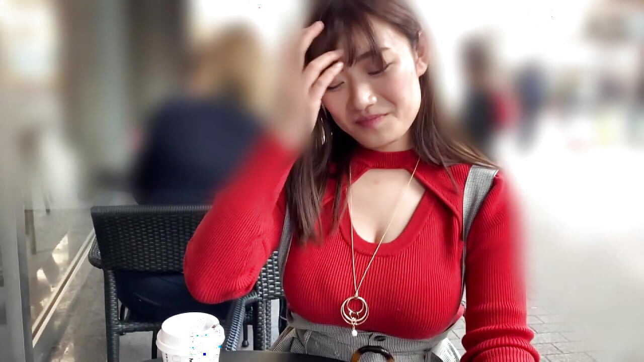 A189F03 Pure character K-cup busty girl with a quiet girl at a love hotel on a matching app!