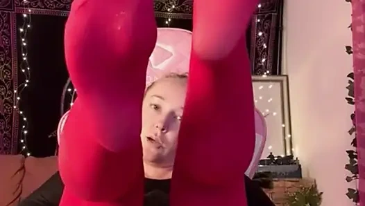 Используй огромный дилдо