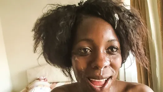 Настоящая черная африканская шлюшка с тугой задницей получает камшот на лицо в ее межрасовом анальном хардкорном видео кастинга