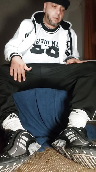 The Dregsau Dj-bro Pisses in His Pants.
