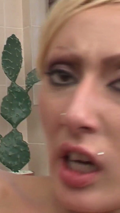 Sabrina wird im bad heftig Doggy gefickt | Clip 3