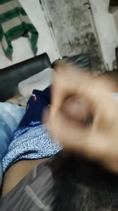 Hızlı mastürbasyon yapıyor
