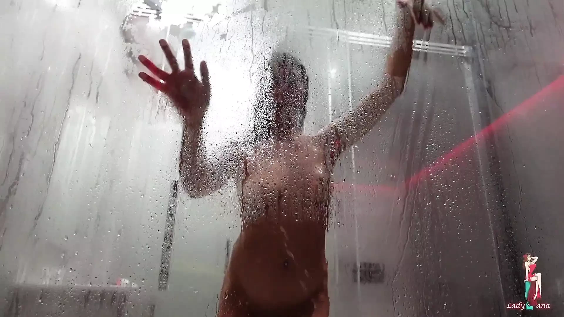 Mandi sensual, blowjob dalam Yacuzzi Kemudian Pancutan Mani Di Tantra
