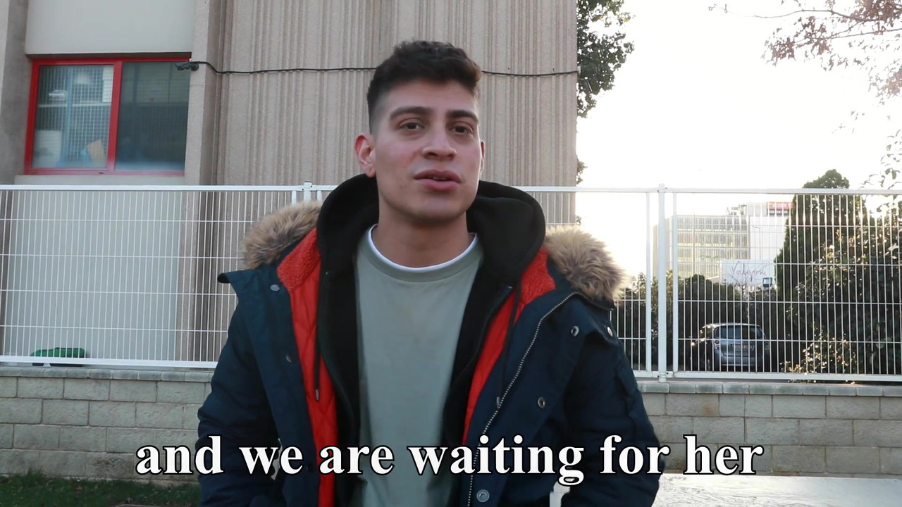 Annie在街上被抓