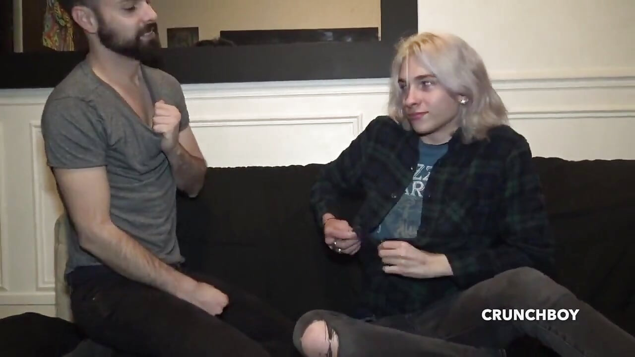 Фембой-шлюшку трахнули грубо, от Rex Helix