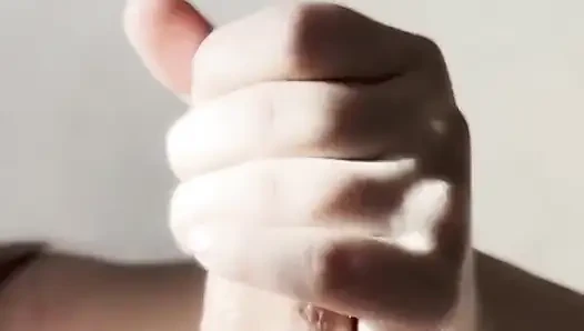 Sinnliche schwanzmassage und eierlecken - provozierte ein riesiges abspritzen! Handjob von der schönheit julia