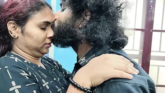 Dil öpücüğü ile ateşli dudak kilidi