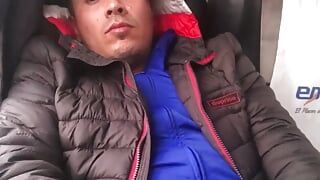 No podía esperar ... Último asiento en el autobús se vuelve salvaje