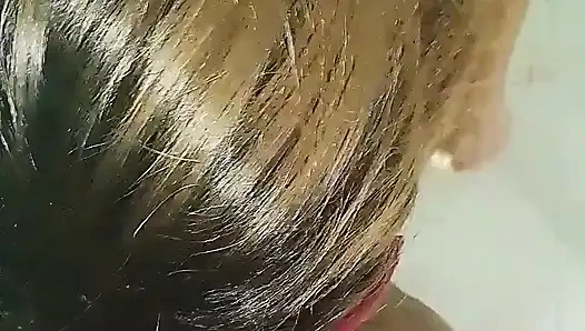 Именно то, что она сделала сегодня, принимая этих двух хорошо одарившихся, которые пробивали ее удилище к стебле