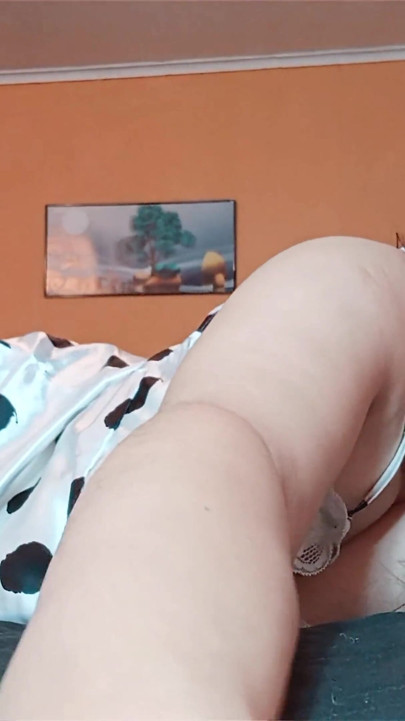 JOI POV 美麗年輕拉丁女塗上口紅與你對話