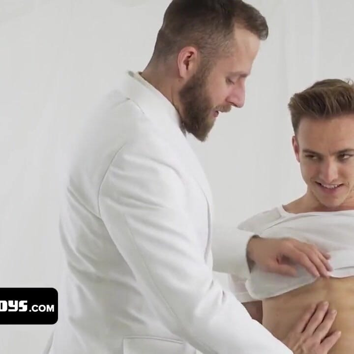 Napaljeni predsednik Lewis drka mladom dečaku dok mu ne napuni creva spermom