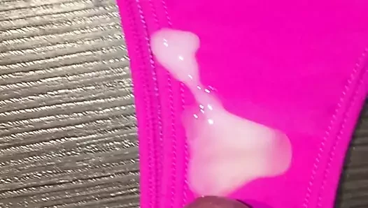 Manx porn video – Il branle sa petite bite sur mon maillot de bain