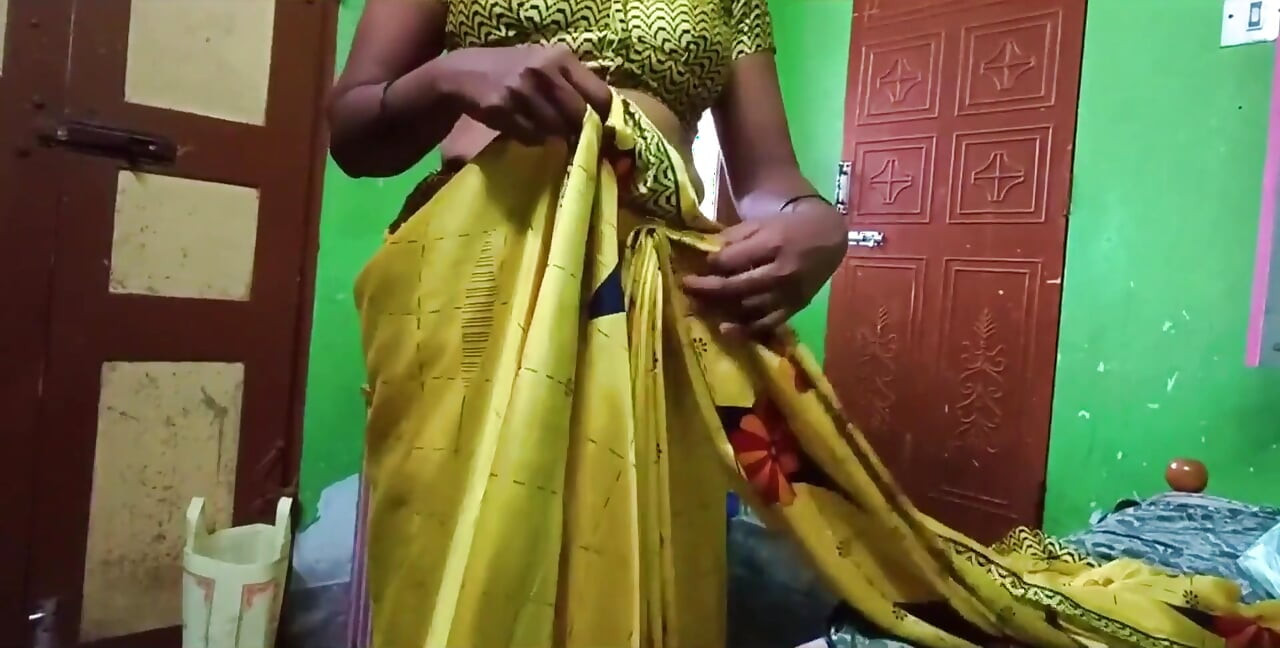 Ammu Menunjukkan Buah Dada Besar Dan Menukar Saree