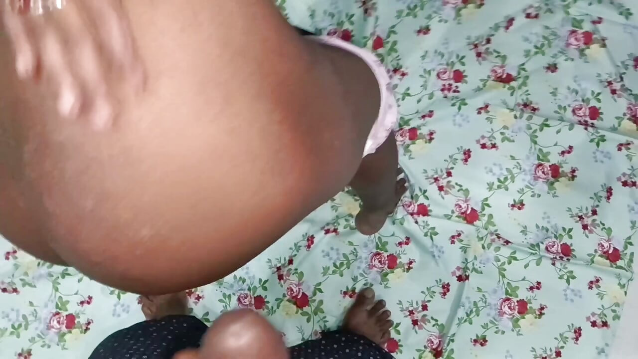 هندية هاوية مثيرة تمص الزب وتُنكح بعمق