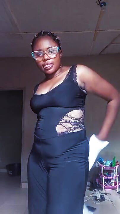 Nigerian girl sqirting on the live stream
