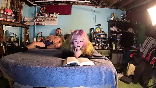 Abang tiriku ngentot ganas sama abang tiriku yang lagi baca buku dan crot di dalam