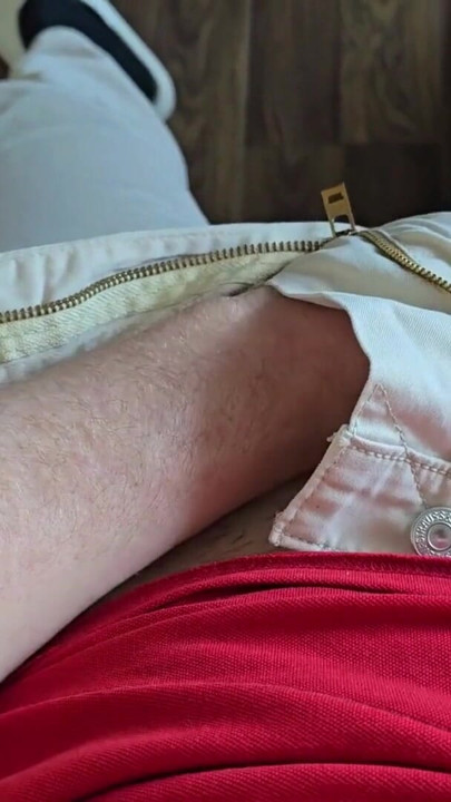 PhantomGentX – Muscular Daddy Jerks Off During Lunch Break in Homeoffice and Cums | Clip 1