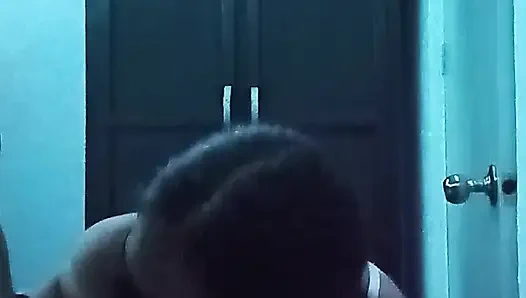 Gadis ini ngentot memek sempitnya layaknya seorang dewi dengan toket besar dan pantatnya yang aduhai.