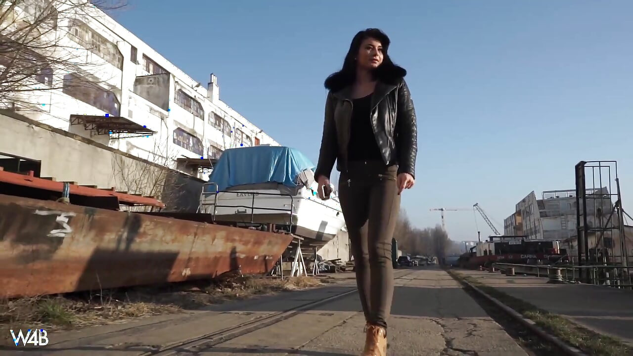 Lucy khiêu vũ