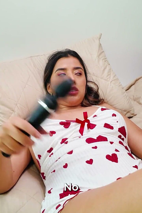 그녀가 스스로를 만지는 걸 보고 나서, 나는 내 큰 자지를 그녀 안에 넣을 수 없었어 - 리나 헤나오