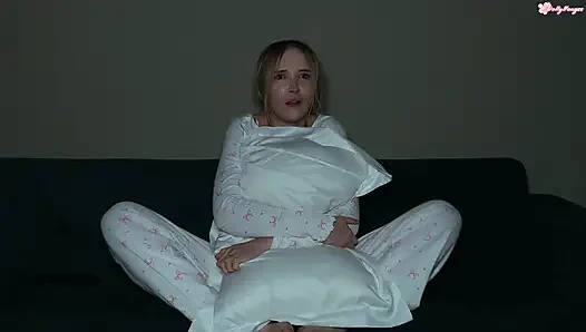 Siyah gölgem bu gece geç saatlerde sıcak amımı yakalıyor ve tutkuyla sikiyor!